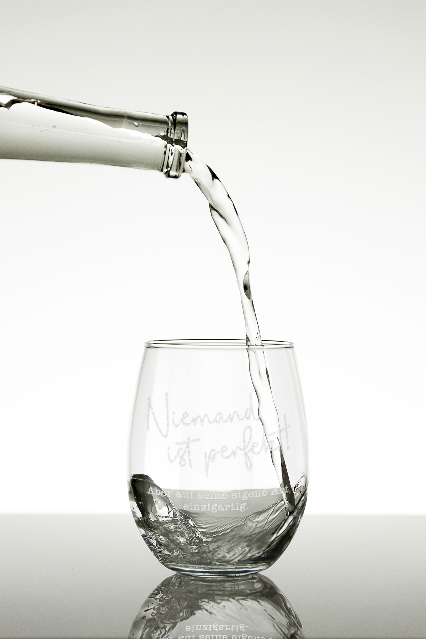 Trinkglas "Niemand ist perfekt" mit hochwertiger Gravur